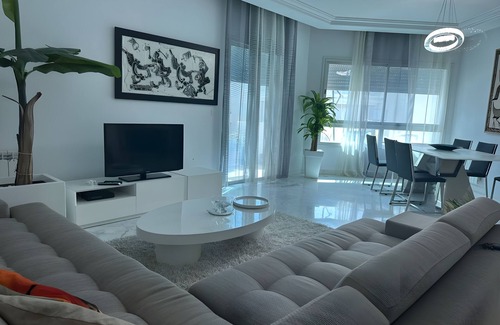 Les Berges Du Lac II Apartment | Lakeside Haven: A Tranquil Retreat in Lac 2