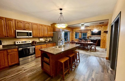 Cornell Cottage | Lakeside Hideaway: Full-Home Retreat on the Remote Boney Falls Basin