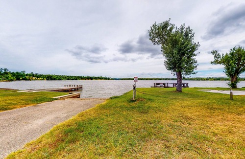 Livingston House | Lakeside Home with Beautiful Views of Lake Livingston - Large Water-View Deck
