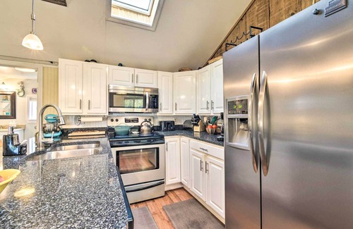 Kent Cottage | Lakeside Kent Home w/Pier + Boat Ramp Access