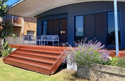 Eden House | Lakeside Living - 3 bedroom home on the lake -5+ nights