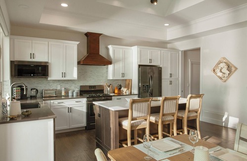Monticello House | Lakeside Lodge with Studio Apartment