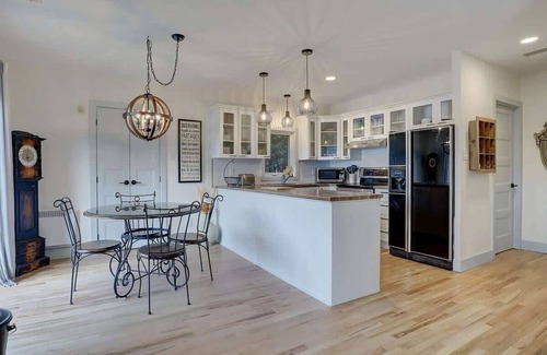 Stanstead Township Ski Chalet | Lakeside Lovering - Spa - Le Carpe Diem