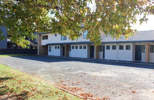 Lakes Entrance Hotel | Lakeside Motel Waterfront