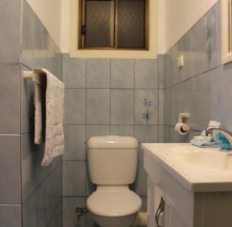 Lakes Entrance Hotel | Lakeside Motel Waterfront