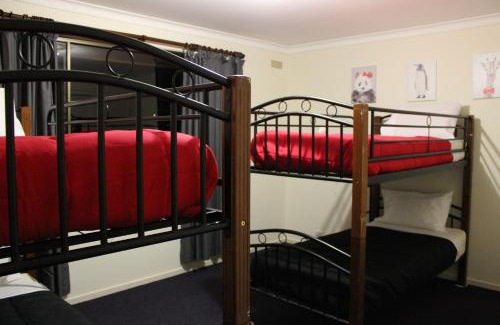 Lakes Entrance Hotel | Lakeside Motel Waterfront