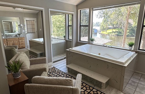 Gladewater House | Lakeside Retreat on Lake Gladewater