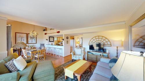 Litchfield by the Sea Villa | Lakeside Retreat Spacious 3BR 2BA Resort Amenities