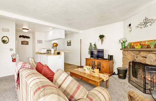 Boulder Bay Condo | Lakeside Retreat~ Walk to Lake ~ Condo~Boulder Bay