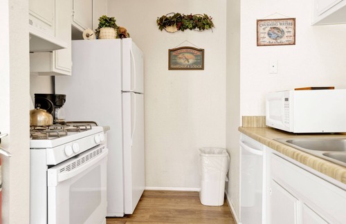 Boulder Bay Condo | Lakeside Retreat~ Walk to Lake ~ Condo~Boulder Bay