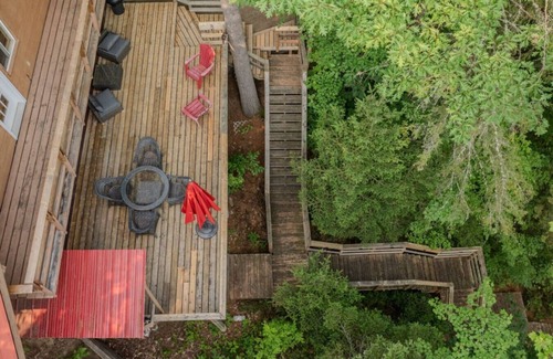 Otter Lake House | Lakeside Retreat with Hot Tub and Bunkie. Sleeps 10