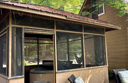 Otter Lake House | Lakeside Retreat with Hot Tub and Bunkie. Sleeps 10