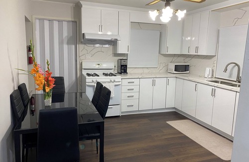 Penetanguishene House | Lakeside Serenity