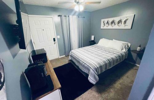 Lake Ozark House | Lakeside Stay For Two By Wet Feet Retreats
