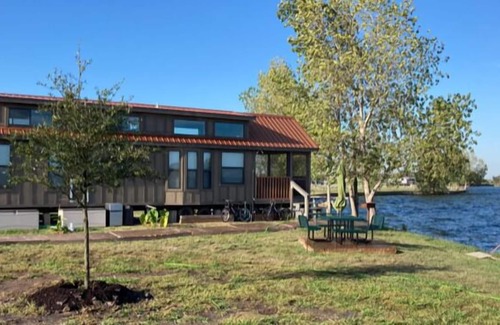 Kerens Cabin | Lakeside Tiny Home 108