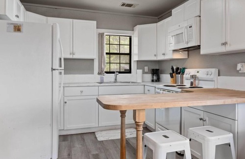 Leander Apartment | LakeTravis Bungalow8