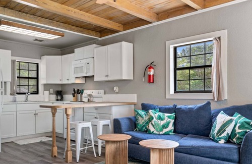Leander Apartment | LakeTravis Bungalow8