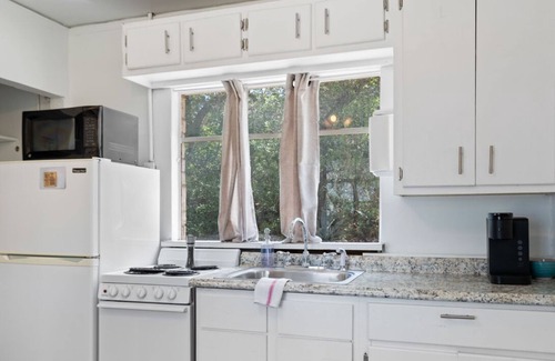 Volente Apartment | LakeTravis Cozy Bungalow 6