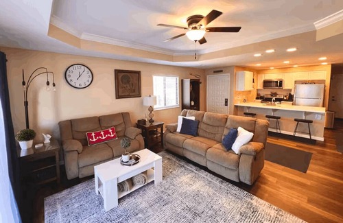 Lake Ozark Condo | Lakeview 2BD/2BA/Hippo Pool/Regalia Resort/Grill-Sleeps 7PP