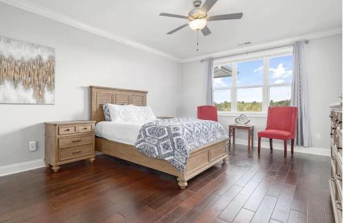 Cary Apartment | Lakeview 3BR 3 Bath NW Cary