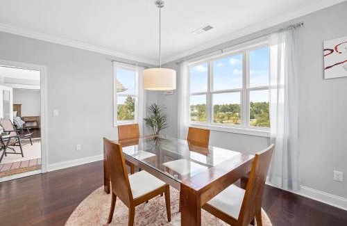 Cary Apartment | Lakeview 3BR 3 Bath NW Cary