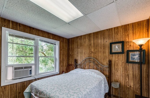 Allons Cabin | Lakeview Cabin at Marina on Dale Hollow Lake near Standing Stone State Park