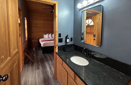 Canyon Lake Resort | LAKEVIEW CABIN GRAND - UNIT D
