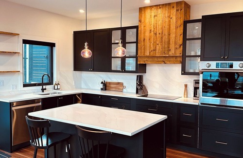 East Kootenay House | Lakeview Cabin.Private Beach.Walking Distance to Downtown