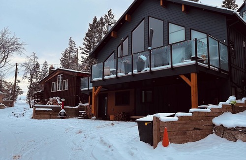 East Kootenay House | Lakeview Cabin.Private Beach.Walking Distance to Downtown