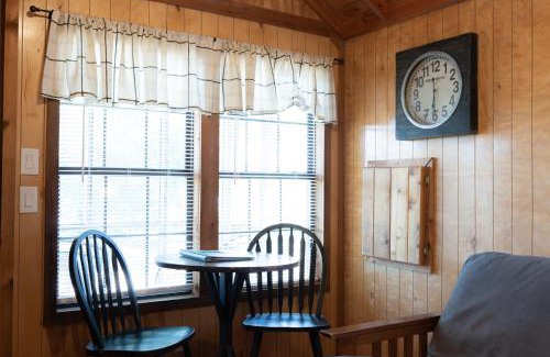 Mead House | Lakeview Cedar Cabin - Whistle Stop - 2