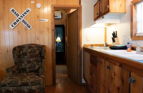 Mead House | Lakeview Cedar Cabin - Whistle Stop - 2