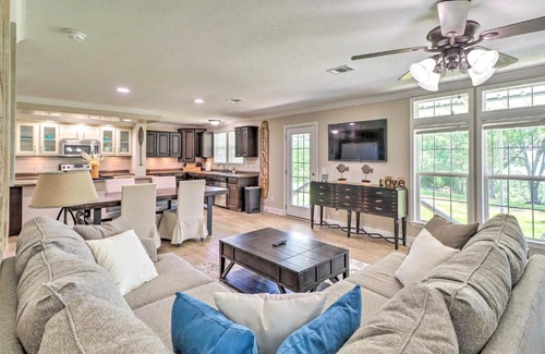 Edgemont House | Lakeview Edgemont Escape with Fire Pit and Grill!