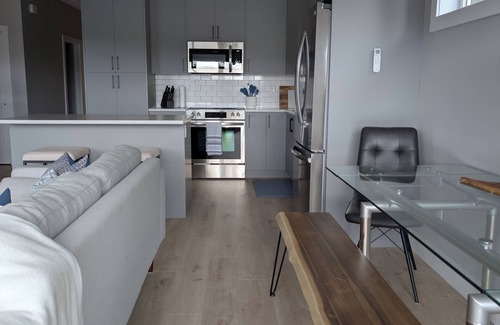 Langford House | Lakeview Hideaway