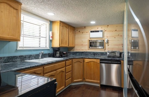 Wishon House | Lakeview Home Retreat with Boat slip/RV carport & Game Room/Dog Friendly!