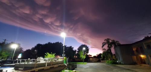 Taylor Creek Hotel | Lakeview Inn & Suites Okeechobee