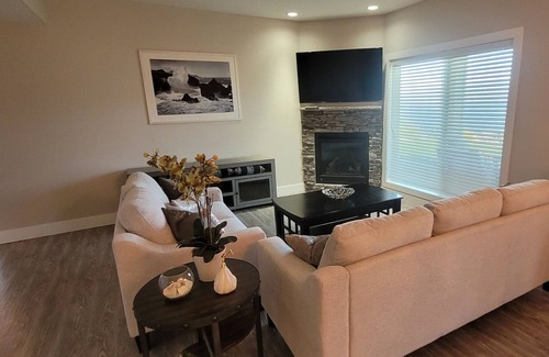 Central Okanagan House | Lakeview Luxury Suite