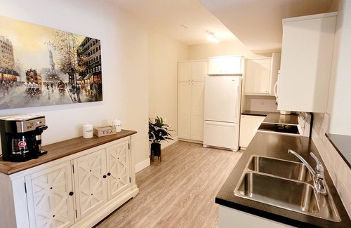 Central Okanagan House | Lakeview Luxury Suite