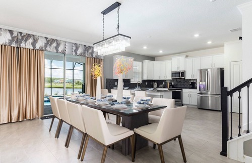 Kissimmee Villa | Lakeview Luxury Villa with Everything!