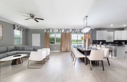 Kissimmee Villa | Lakeview Luxury Villa with Everything!