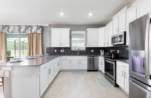 Kissimmee Villa | Lakeview Luxury Villa with Everything!