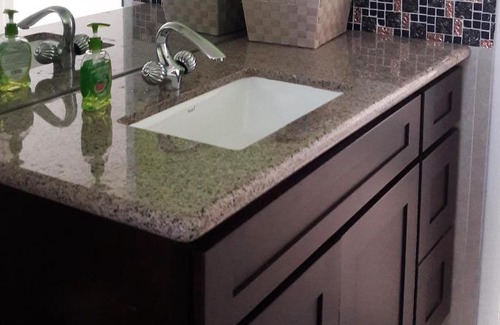 Downtown Apartment | Lakeview Manor 2
