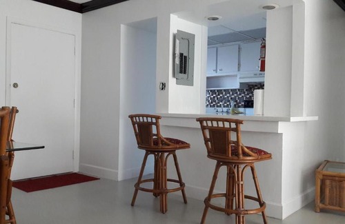 Downtown Apartment | Lakeview Manor 2