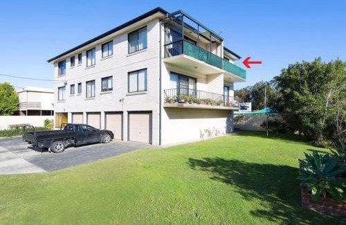 The Entrance North House | Lakeview on Lynch