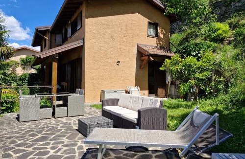 Fiumelatte Ski Chalet | LAKEVIEW RETRAIT