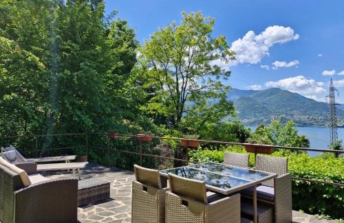 Fiumelatte Ski Chalet | LAKEVIEW RETRAIT