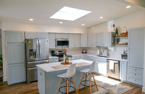 Orient Park House | Lakeview Retreat with Private Pool Perfect Getaway