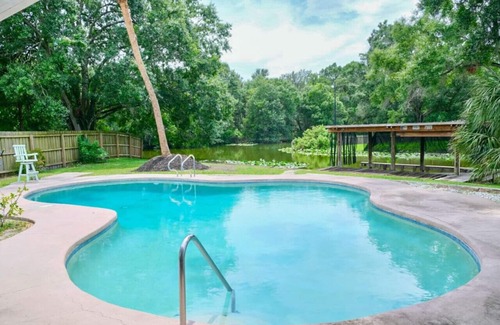 Orient Park House | Lakeview Retreat with Private Pool Perfect Getaway