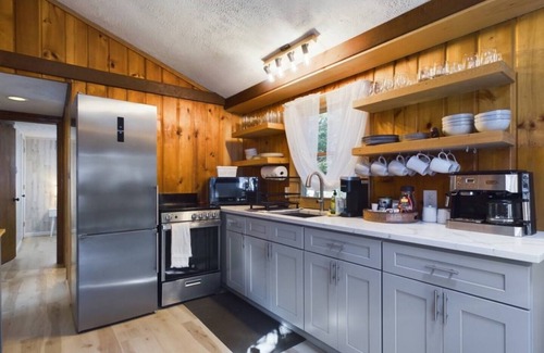 Pocono Lake Cabin | Lakeview - Rustic - Master Suite