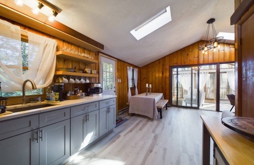 Pocono Lake Cabin | Lakeview - Rustic - Master Suite