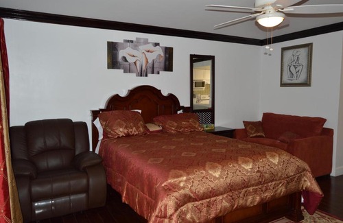 Downtown Apartment | Lakeview Studio Apartments On Golf Course